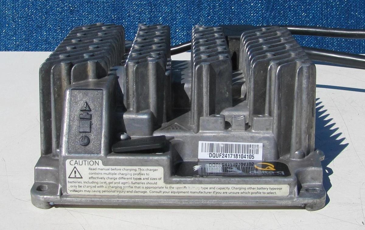 Used Delta Q Technologies 24 VDC 24V Battery Charger 4 Electric Pallet Jack Scrubber