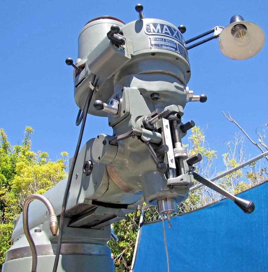 Used Maxmill 2HP Mill Drilling Milling Machine Power Table Auto Feed Coolant 6in Vise