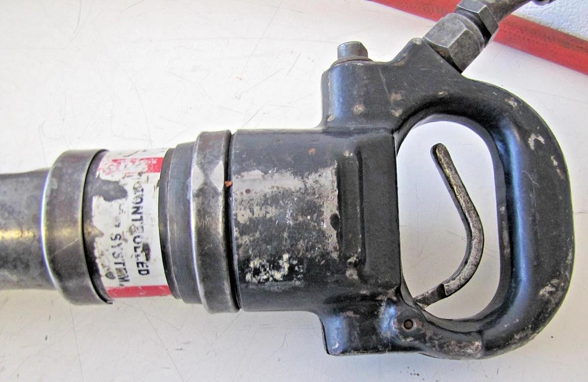 Used Chicago Pneumatic 45 lb. CP 4611 Rivet Buster w/ Bit, Hose, & Lubricator 2017
