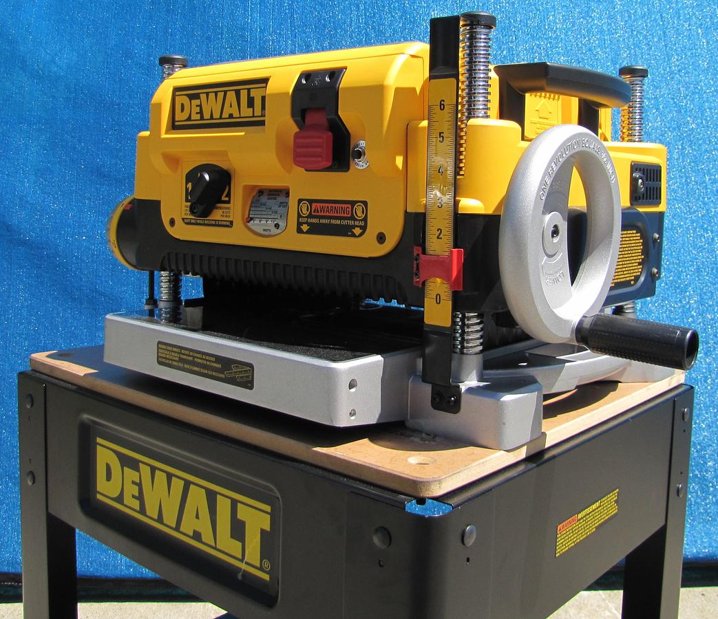 Used DEWALT DW735 13" Three Knife 2-Speed Thickness Planer With Workbench 120V
