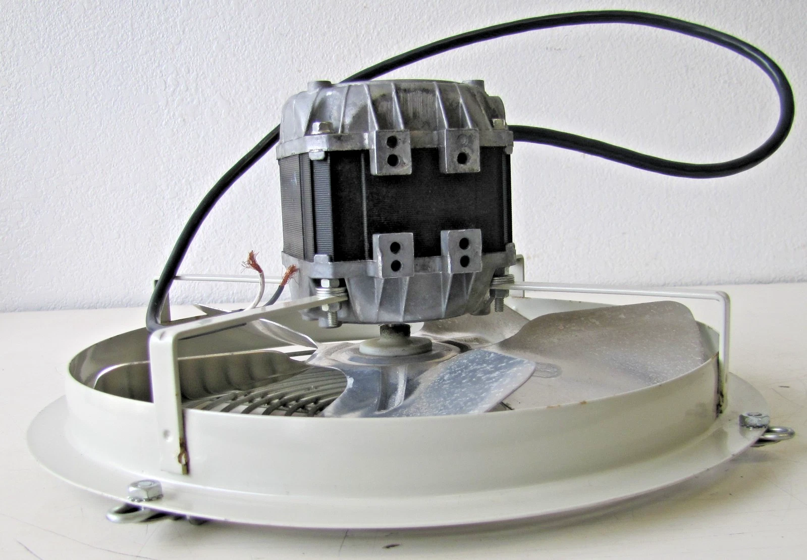Used Atlas Copco EMI 12" Fan Motor 230V 1PH 25/82W 0.53A 1550 RPM 82US-4025 LZ15-10