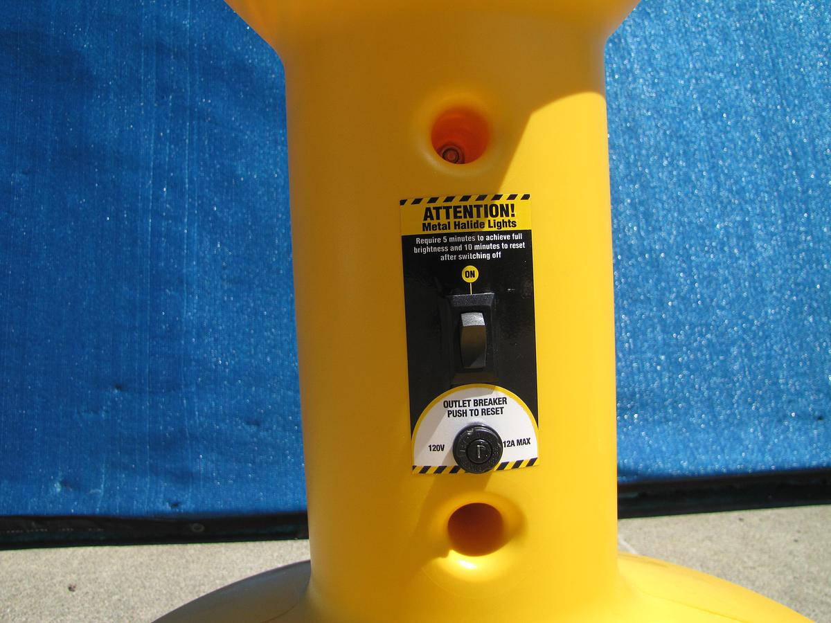 Used Southwire Wobblelight 400 Watt Metal Halide Work Light Worklight 120V
