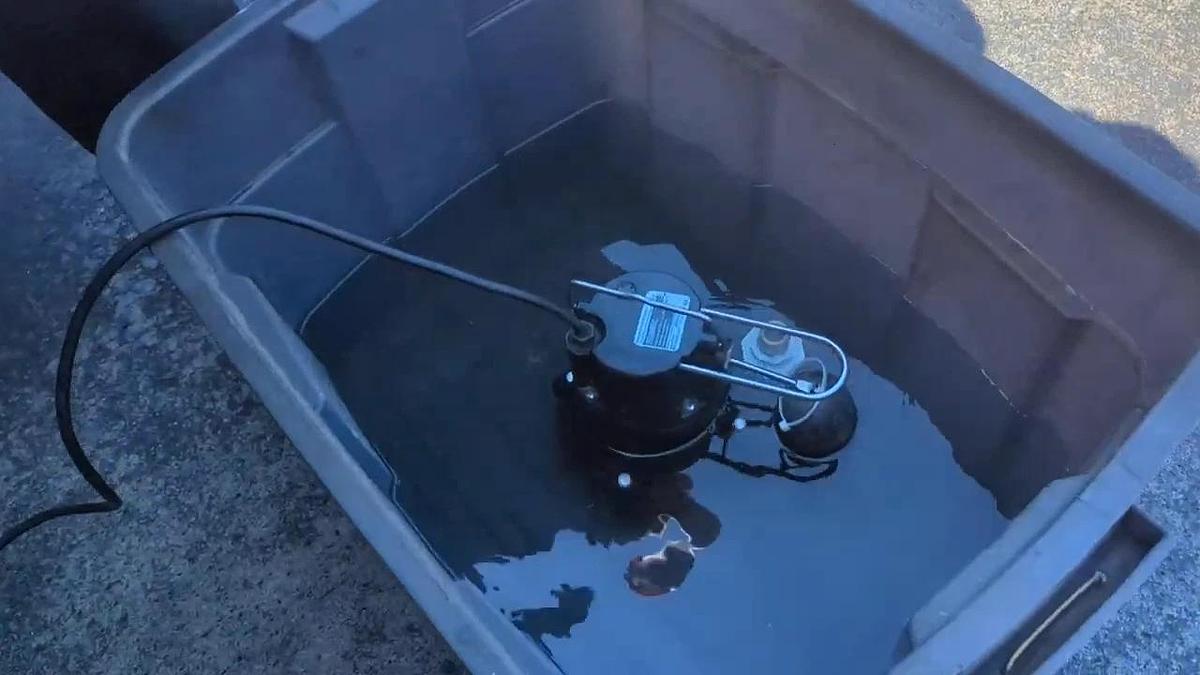 Used Everbilt Submersible Utility Sump Pump 1/3 HP 115V 6.5 Amps with Float