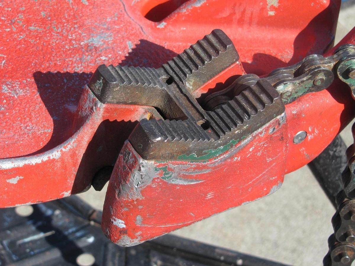 Used Ridgid 460 Portable Tristand 1/8" to 6" Pipe Chain Vise and Bender