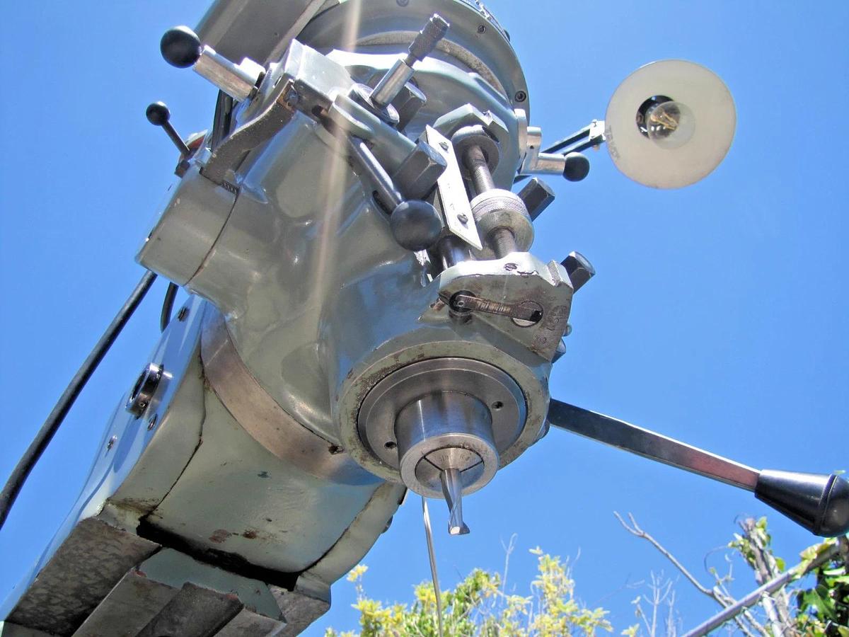 Used Maxmill 2HP Mill Drilling Milling Machine Power Table Auto Feed Coolant 6in Vise