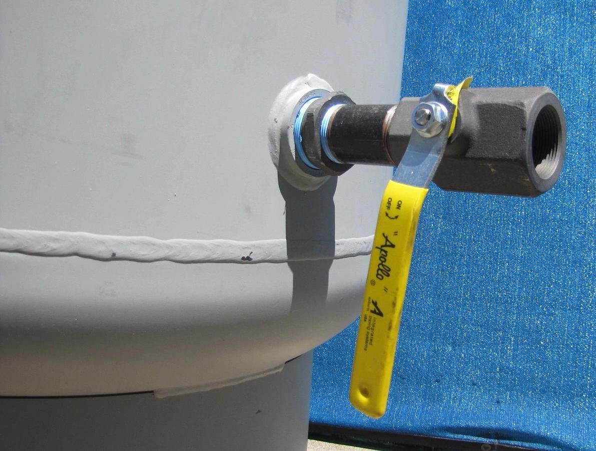 Used Samuel Vertical 200 Gallon Air Tank 200 PSI w/ Pressure Gauge Ball Valve Outlet