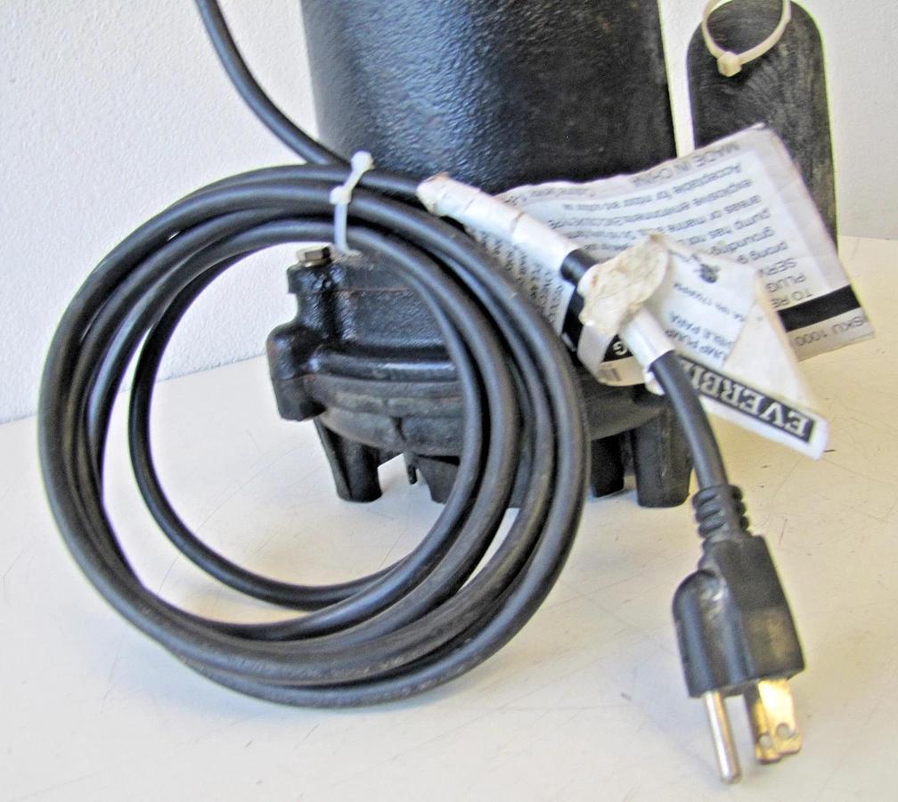 Used Everbilt Submersible Utility Sump Pump 1/3 HP 115V 6.5 Amps with Float