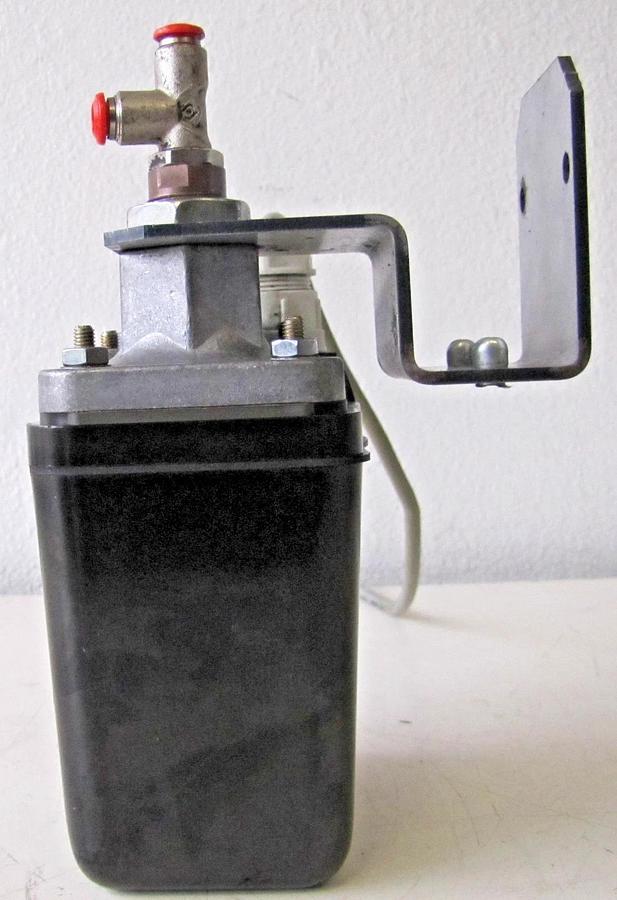 Used Chicago Pneumatic Pressure Switch 1089039747 QRS10 Rotary Screw Air Compressor