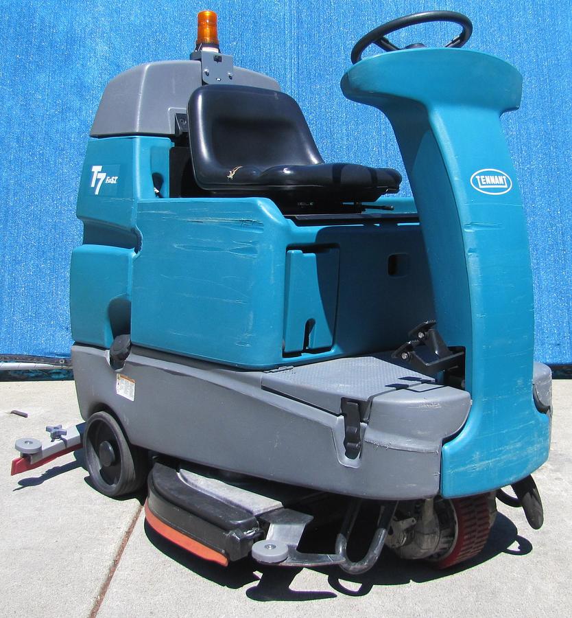 Used Tennant T7 Ride On Floor Scrubber 32" Disc Pad Holder 24 VDC With Charger