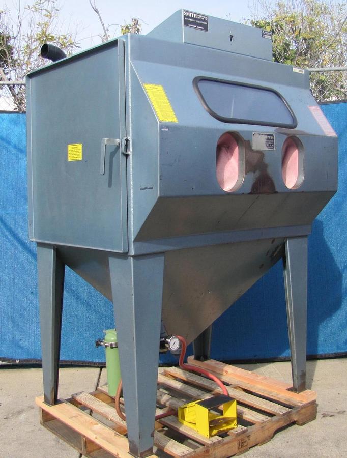 Used Universal Sand Abrasive Blast Blasting Cabinet with New Gloves 48"x 33" x 31"