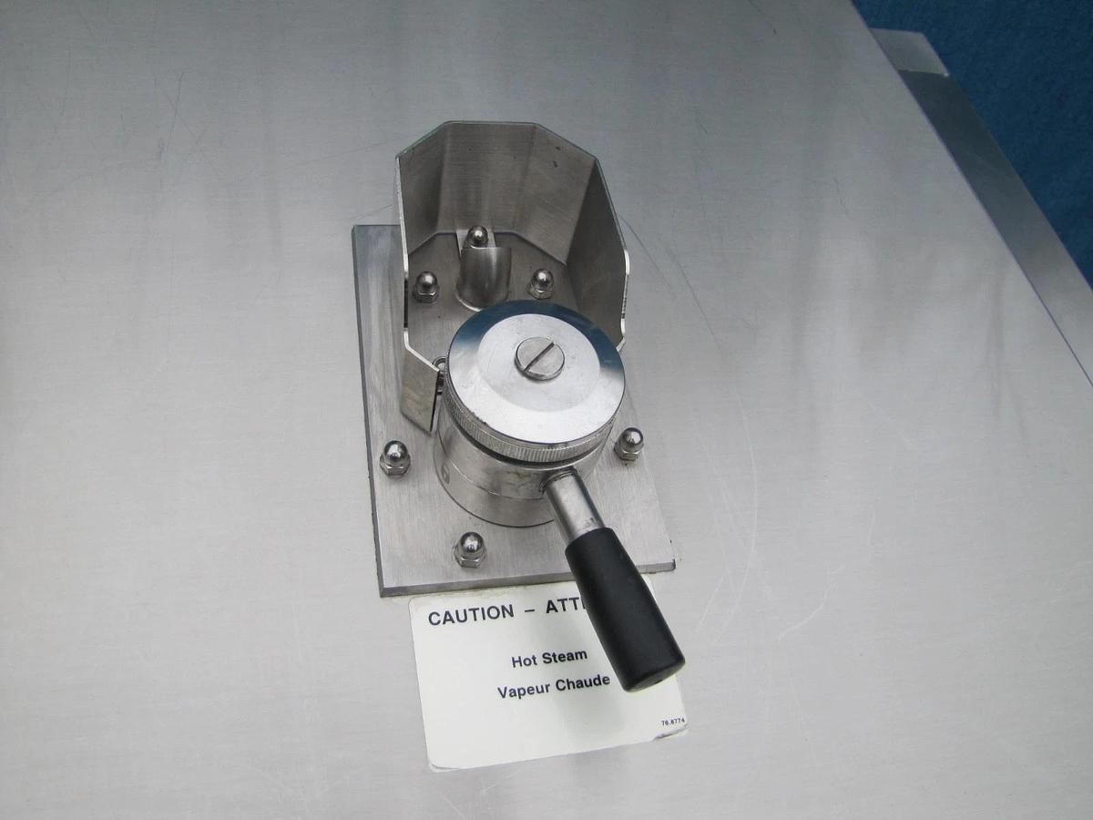 Used Electrolux 40 Gallon Pressure Bratt Tilt Braising Pan 9CHG583310 480V 3 Phase #1