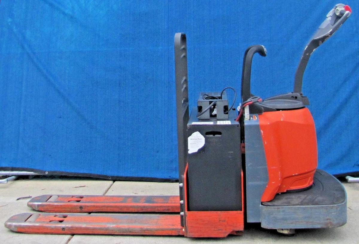 Used Toyota 8HBE30 Electric Pallet Jack 24 VDC 24V With Battery Charger 6000 lbs.
