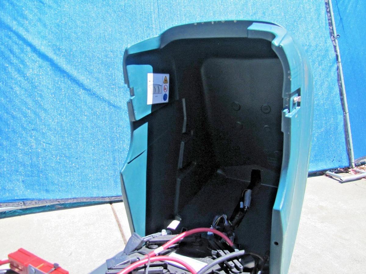 Used Tennant Nobles SpeedGleam SG5 20in Floor Burnisher 36 VDC Battery Only 144 Hrs!