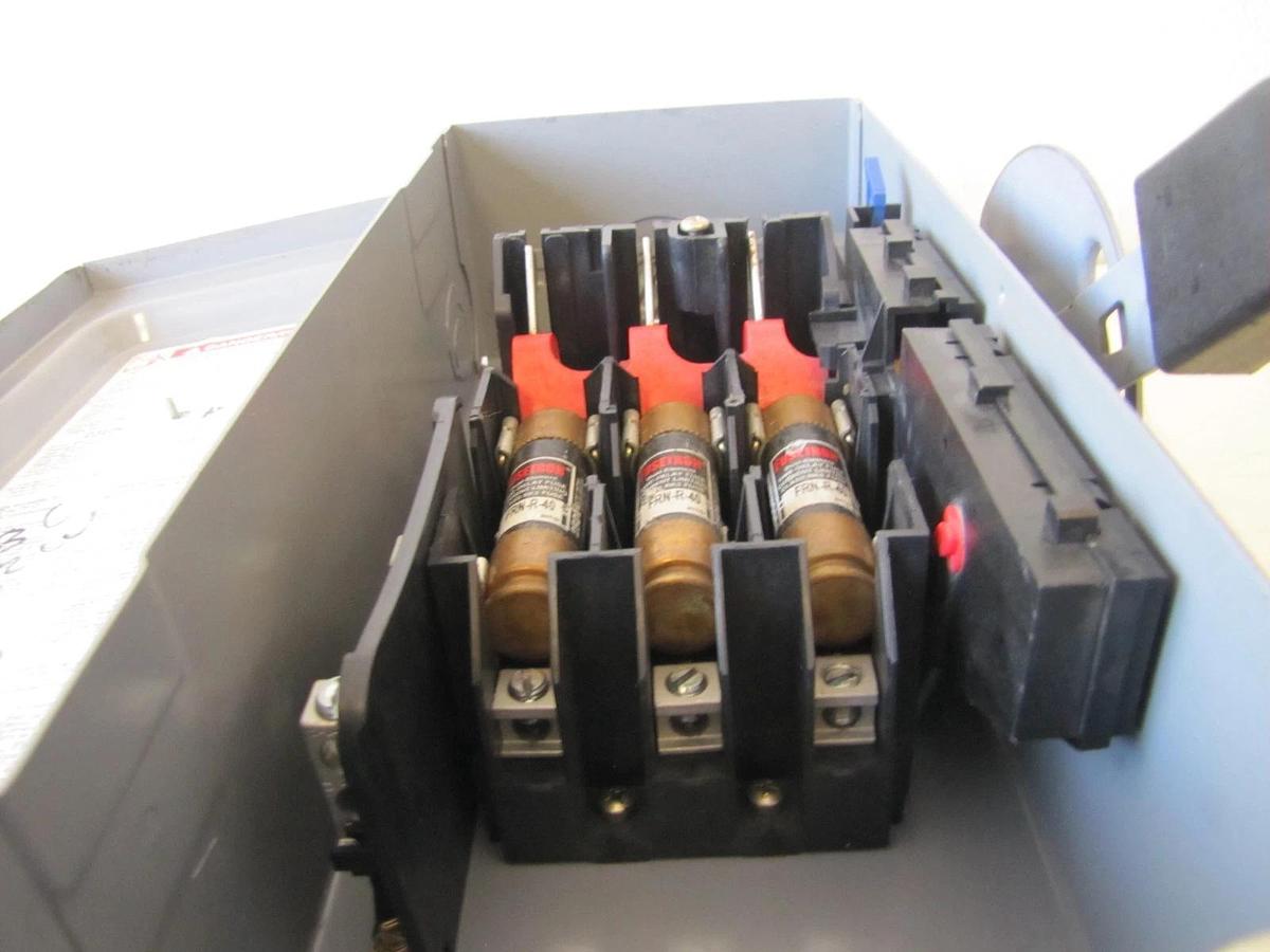 Used Square D D322N 60A 3 Pole Fusible Disconnect Safety Switch 240V 3 Phase