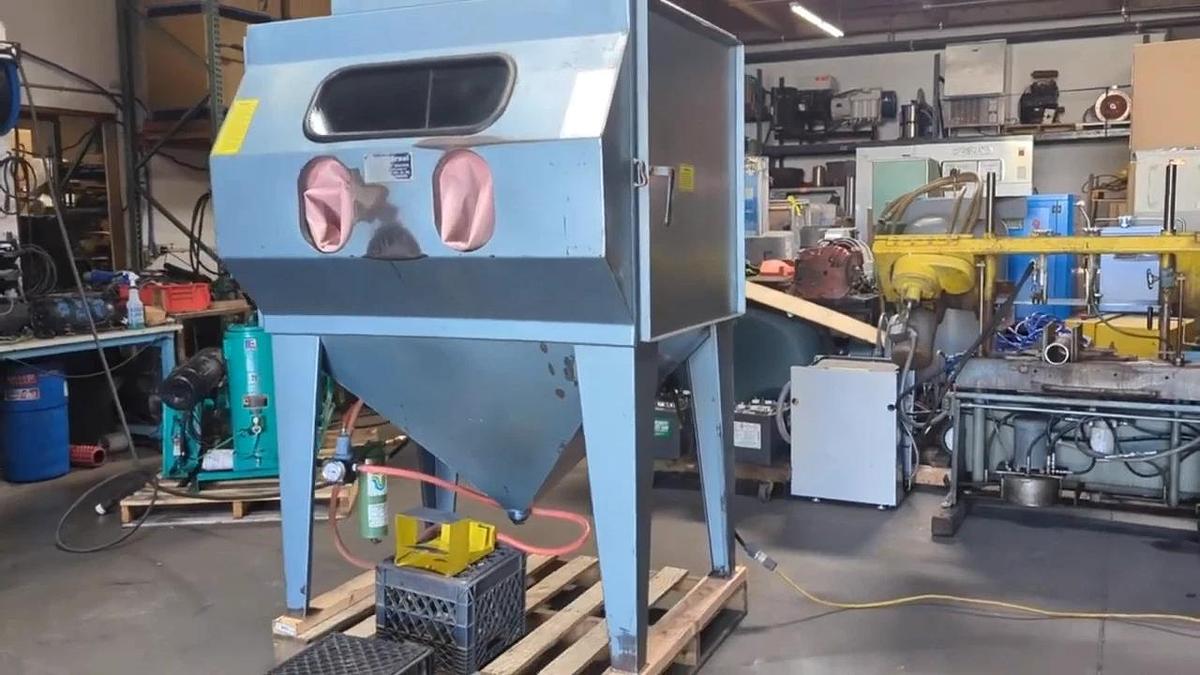 Used Universal Sand Abrasive Blast Blasting Cabinet with New Gloves 48"x 33" x 31"