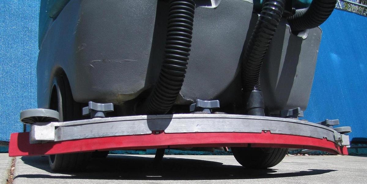 Used Tennant T7 Ride On Floor Scrubber 32" Disc Pad Holder 24 VDC With Charger