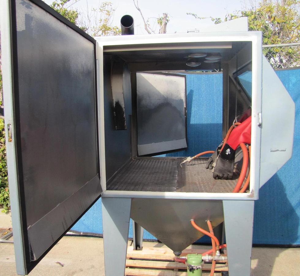 Used Universal Sand Abrasive Blast Blasting Cabinet with New Gloves 48"x 33" x 31"