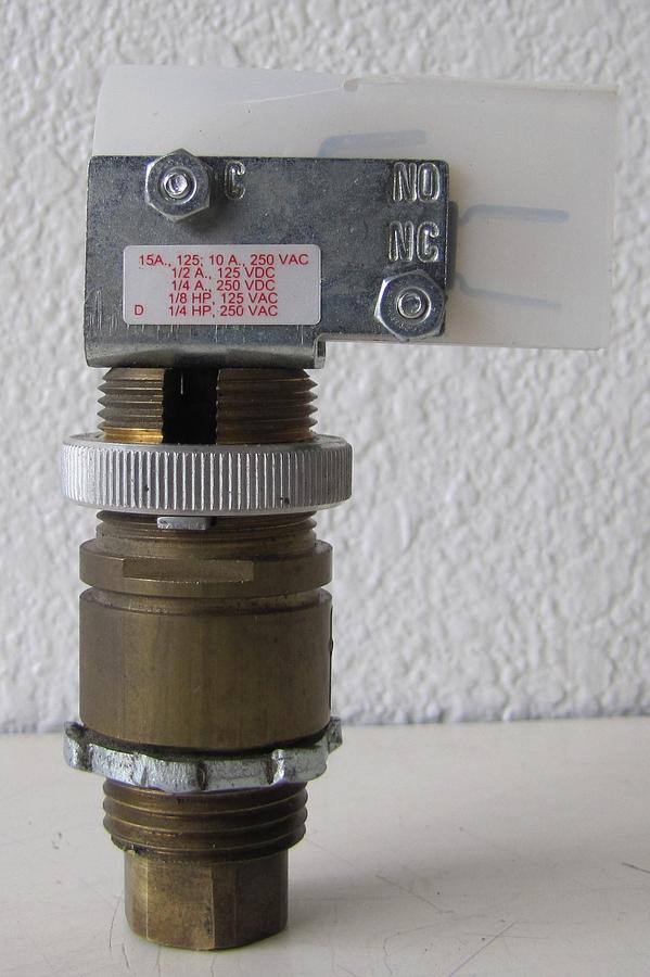 Used Asco HB46A215L Miniature Pressure Switch SPDT 125/250 VAC 250 PSI