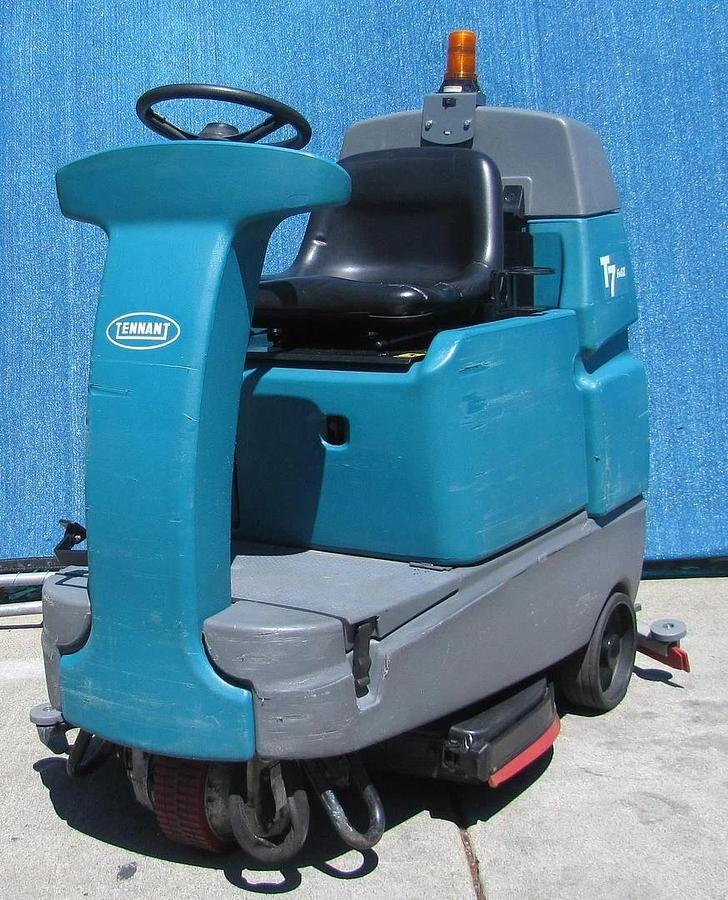 Used Tennant T7 Ride On Floor Scrubber 32" Disc Pad Holder 24 VDC With Charger