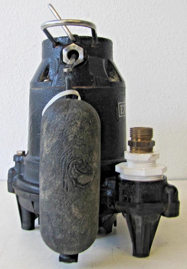 Used Everbilt Submersible Utility Sump Pump 1/3 HP 115V 6.5 Amps with Float