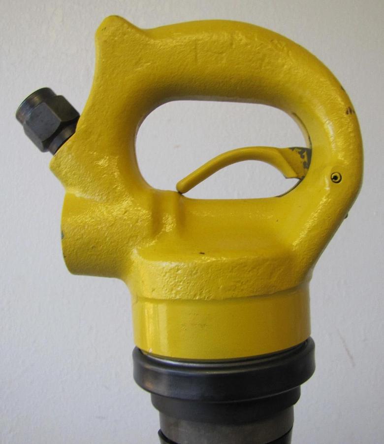 American Pneumatic Tools APT 1133 Rivet Buster Heavy Duty Demolition Tool