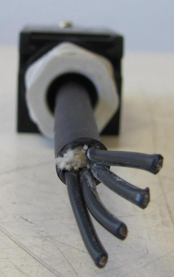 Used Omron D4D-1A32N Limit Switch NC DPST 400V Roller Plunger