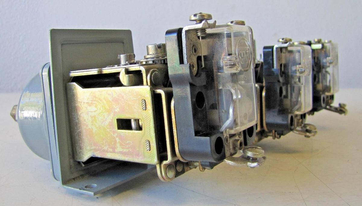 Used Lot of 3 Allen Bradley 836-C2 Electric Control Pressure Switches 65 PSI 24-600V