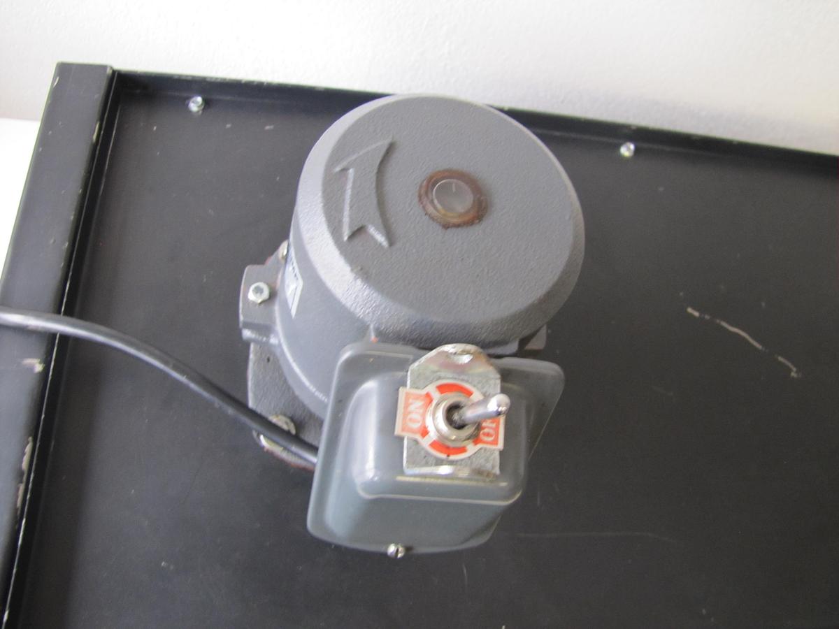 Used Industrial Coolant Pump 1/8HP With 24" Long x 12" Wide x 8" Deep Tank 110 VAC