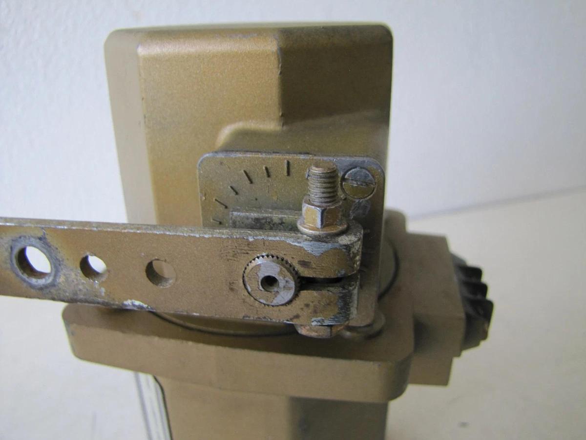 Used Barber Colman Dyna Actuator DYNC 11024-000-0-12 Governor Control with Arm