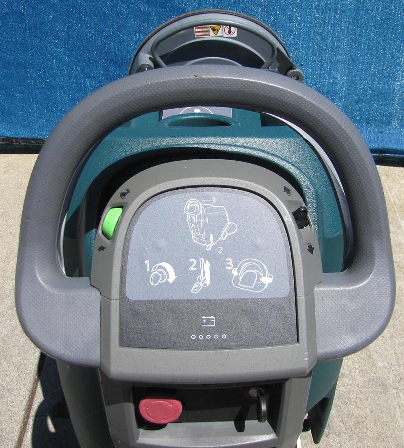 Used Tennant Nobles SpeedGleam SG5 20in Floor Burnisher 36 VDC Battery Only 144 Hrs!