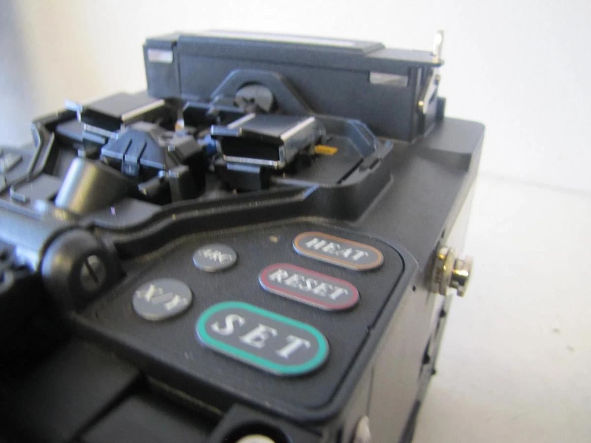 Used Fujikura FSM-50S Optical Fiber Arc Fusion Splicer AS IS with Case and Manual