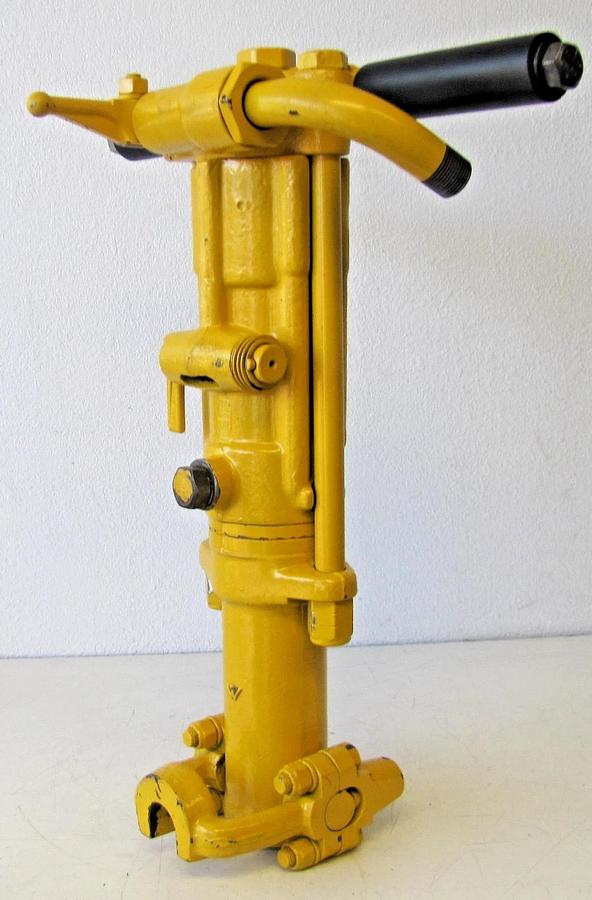 Used APT American Pneumatic Tools 90 lb Air Jackhammer Demolition Breaker Pavement