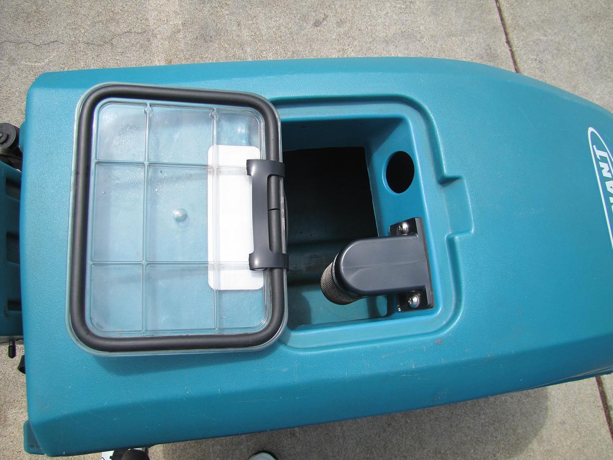 Used Tennant 5400 Walk Behind Floor Scrubber Self Propelled 24" Disc 92.6 Hours