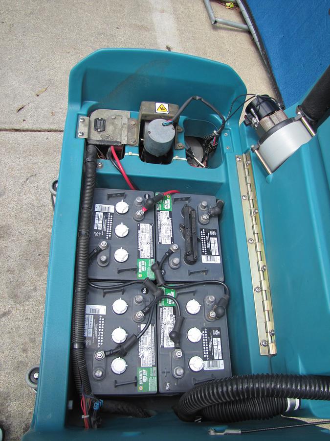 Used Tennant 5400 Walk Behind Floor Scrubber Self Propelled 24" Disc 92.6 Hours