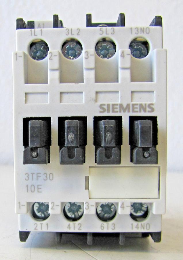 Used Siemens 3TF30 10E 9A Contactor 3 Pole 1 NO Contact 400V with 220V Coil