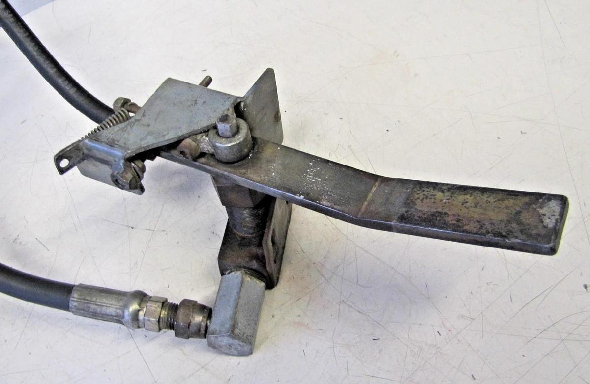 Used Monarch Hydraulics 12V DC Hydraulic Pump 2114 with Ram 12 VDC 2500 psi 1 Gallon