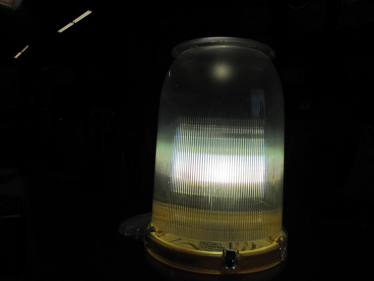Used Southwire Wobblelight 400 Watt Metal Halide Work Light Worklight 120V