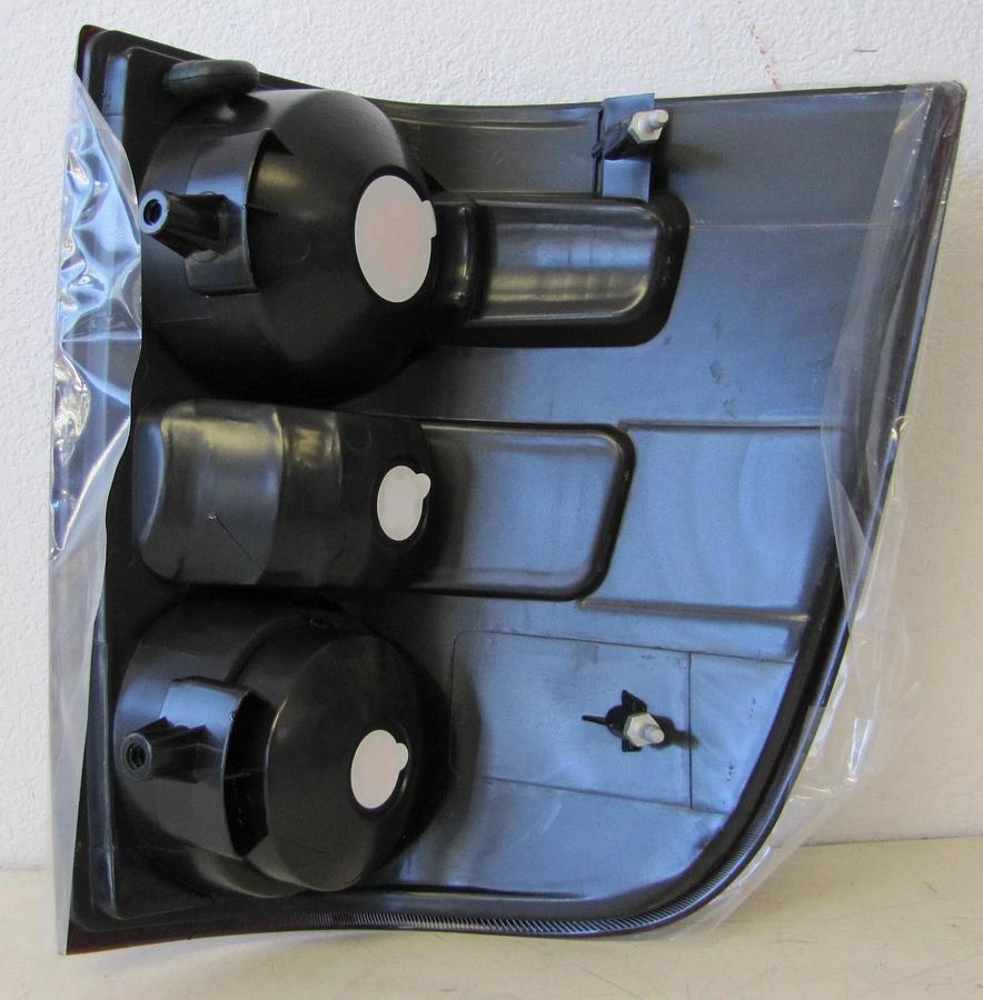 Used 2006-2010 Ford Explorer Tail Light Assembly Quarter Mounted Left