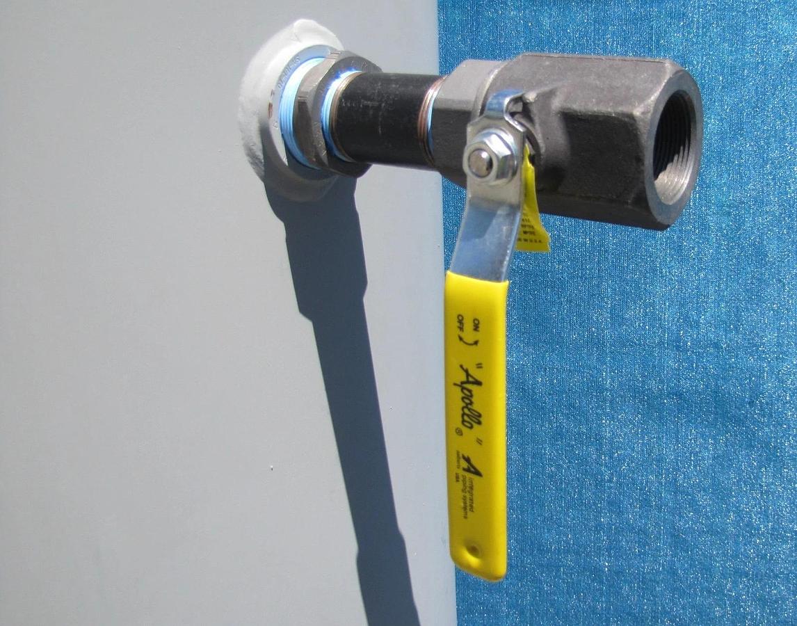 Used Samuel Vertical 200 Gallon Air Tank 200 PSI w/ Pressure Gauge Ball Valve Outlet