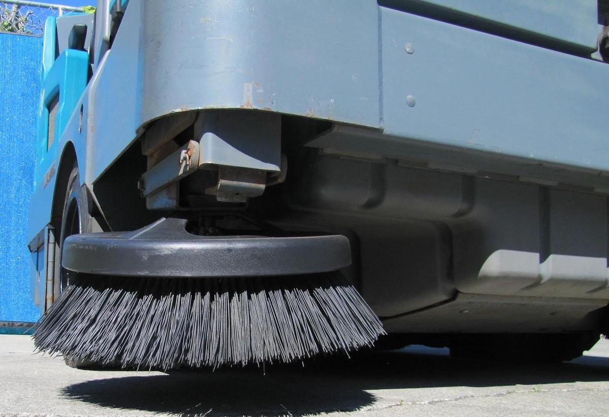 Used Tennant S30 Ride On Parking Lot Sweeper LP Propane GM 1600 Vortec Engine