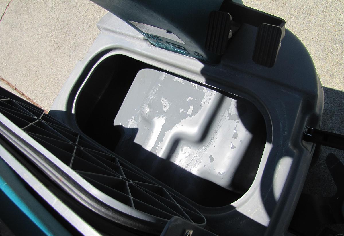 Used Tennant T7 Ride On Floor Scrubber 32" Disc Pad Holder 24 VDC With Charger