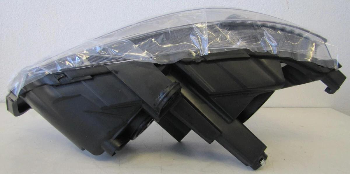 Used Right Headlight Fits 2008-2016 Chrysler Town & Country 11-20 Dodge Grand Caravan