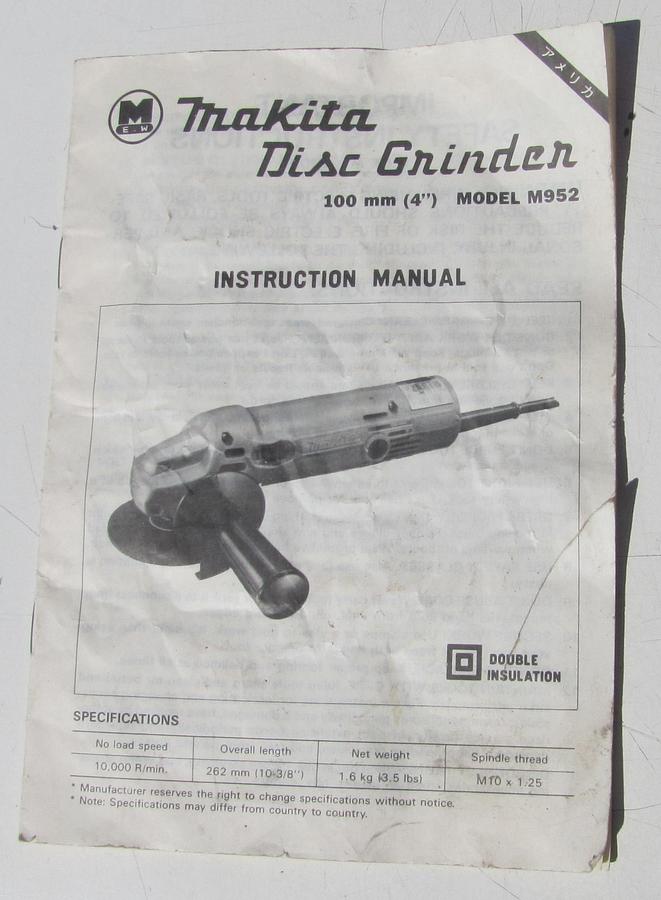 Used Makita M952 100mm Disc Grinder With Extra Discs and Carry Case