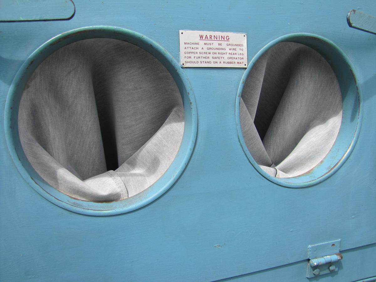 Used Process Systems Sand Blast Blasting Cabinet with Dust Bag Collector New Gloves