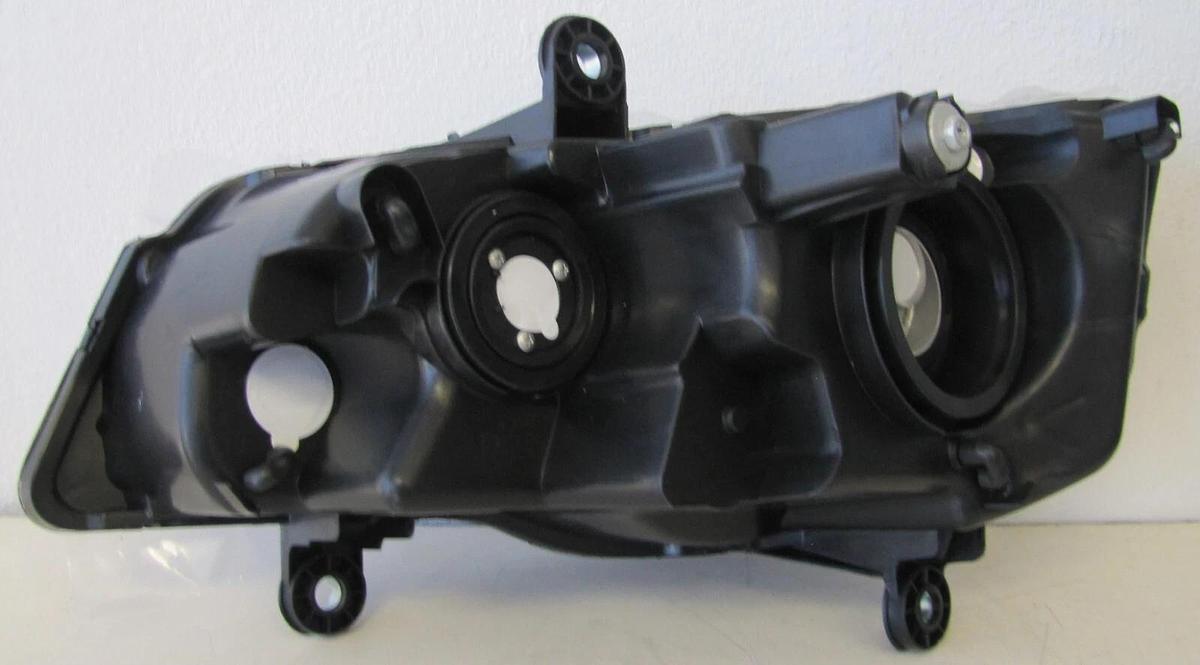 Used Right Headlight Fits 2008-2016 Chrysler Town & Country 11-20 Dodge Grand Caravan