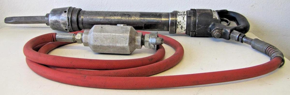 Used Chicago Pneumatic 45 lb. CP 4611 Rivet Buster w/ Bit, Hose, & Lubricator 2017