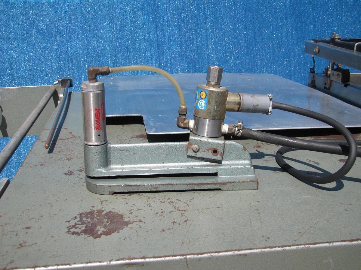 Used Weldotron 5201A L-Bar Heat Shrink Sealer Wrapping Machine & Conveyor 220V 1 Ph