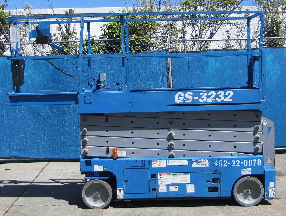 Used Genie GS-3232 Electric Aerial Scissor Lift Man Lift 500 lbs Cap 32' Height
