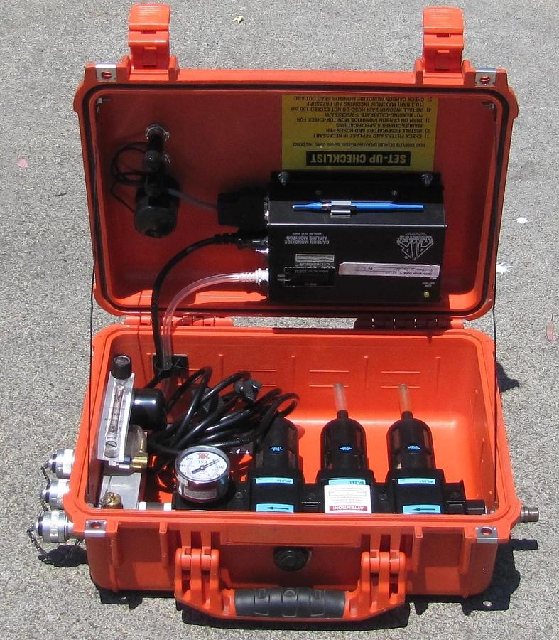 Used Twin Air TA-3 Rotary Vane Air Compressor 2HP 115V Three 50ft Hoses & Manifold