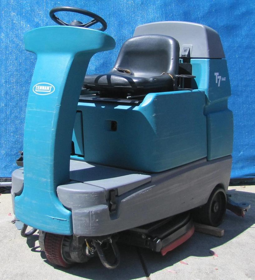 Used Tennant T7 Ride On Floor Scrubber 32" Work Path Disc Type 24V Battery W/ Charger